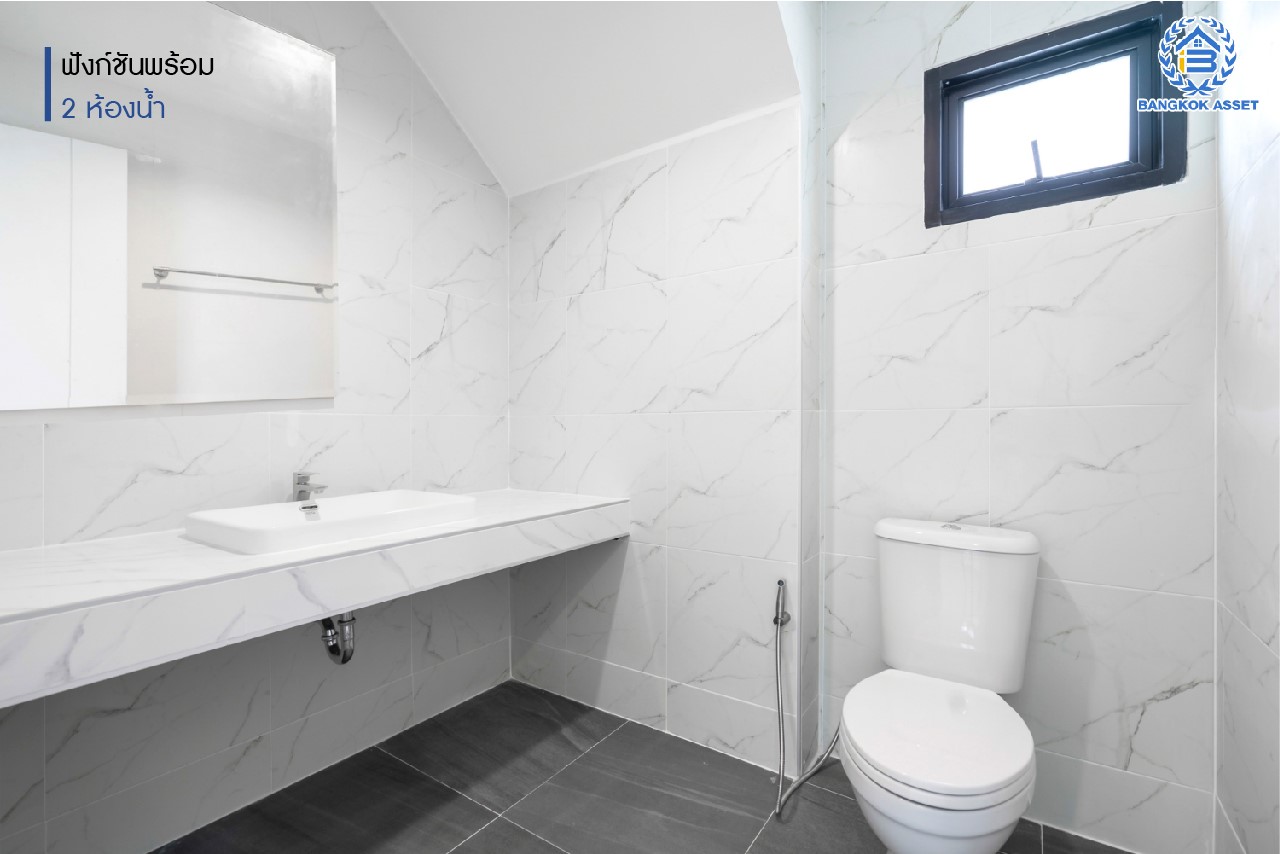 บ้านมือสองตกแต่งใหม่ ม.ชนชื่น1 ทวีวัฒนา เนื้อที่ 50 ตร.ว. ฟังก์ชัน 3 ห้องนอน 2 ห้องน้ำ 1 ห้องอเนกประสงค์ จอดรถได้ 2 คัน บรรยากาศ Private หน้าโครงการติดสวนสาธารณะทวีวนารมย์ บนทำเลศักยภาพเชื่อมต่อหลายเส้นทาง ใกล้เซ็นทรัลปิ่นเกล้า, เซ็นทรัลศาลายา, ม.มหิดล , ทางด่วน "กาญจนาภิเษก"...